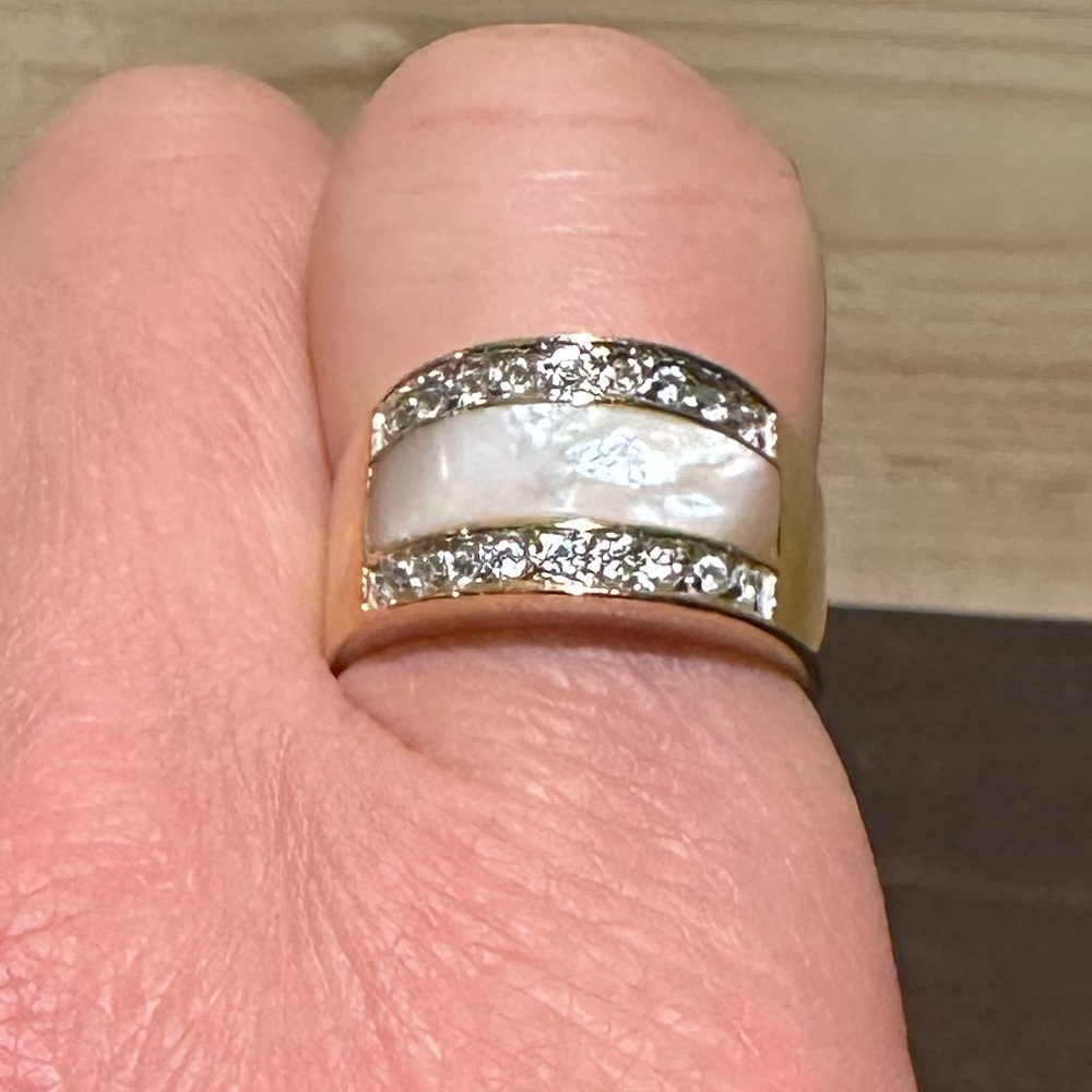 Gold rhodium plated ring with mother of pearl & rhinestones. Approx size 7.5-8